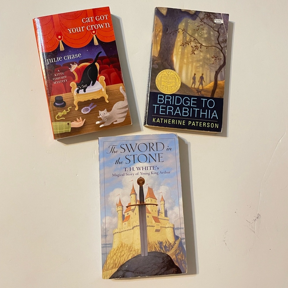Bundle of 3 Mystery books, young adults, Cat Got Your Crown Bridge to Terabithia